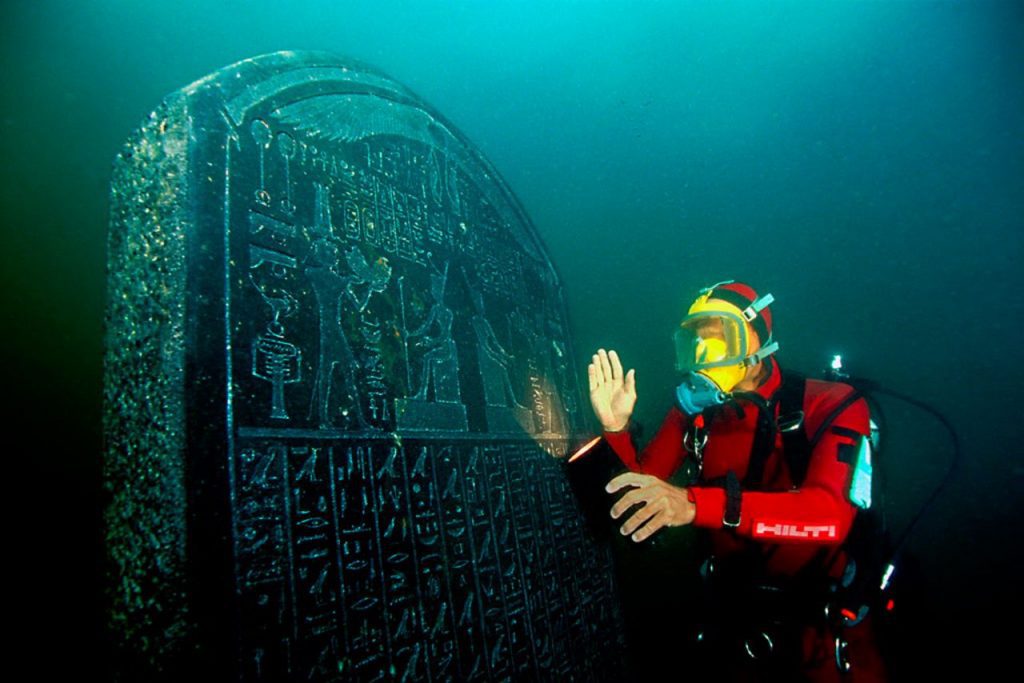 Estela de Nectanebo hallada en Thonis-Heracleion, Abu Qir
