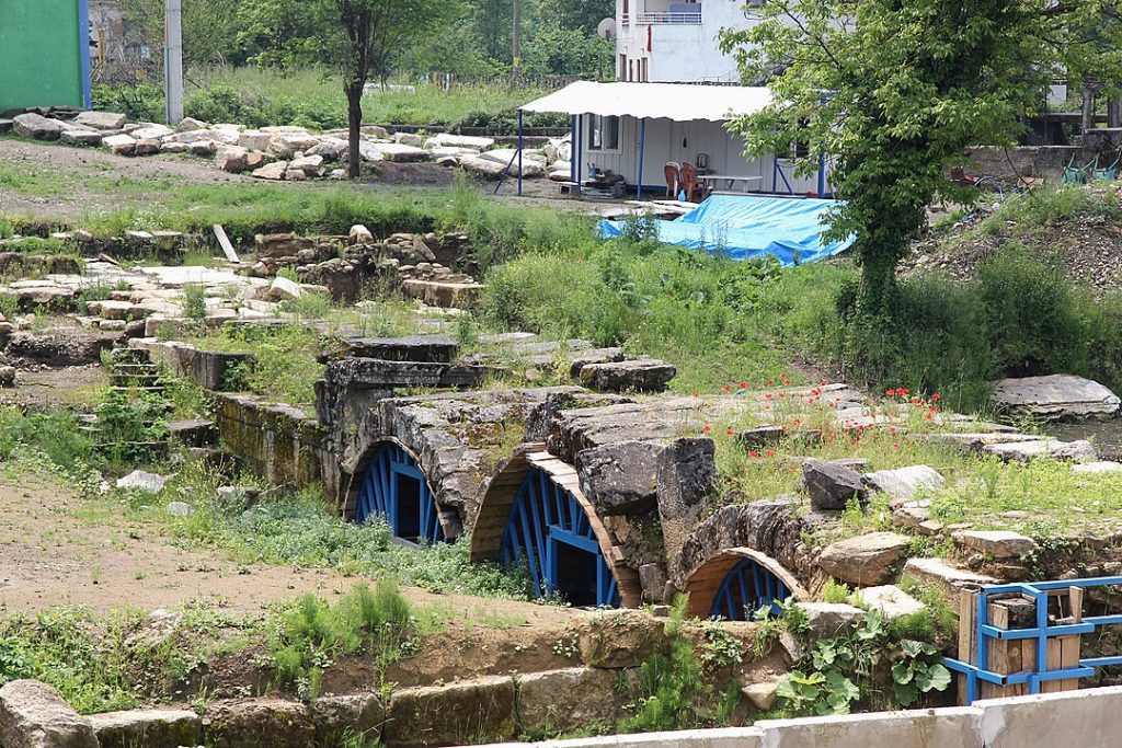 vestigios del puente romano de Prusias ad Hypium, en Konuralp