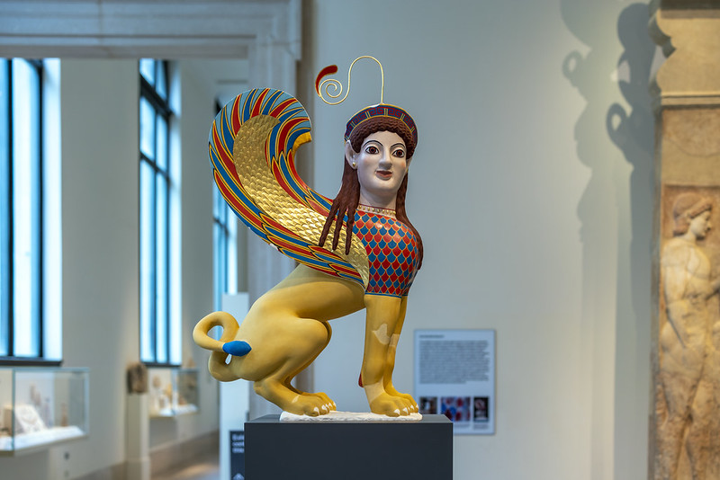 Esfinge policromada obra de Vinzenz Brinkmann