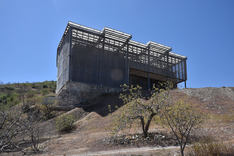 estructura protectora de las casas romanas de Zeugma
