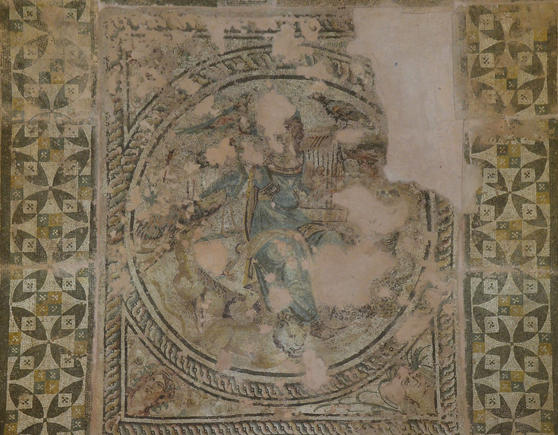 mosaico de Orfeo en el museo de Konuralp, la antigua Prusias ad Hypium