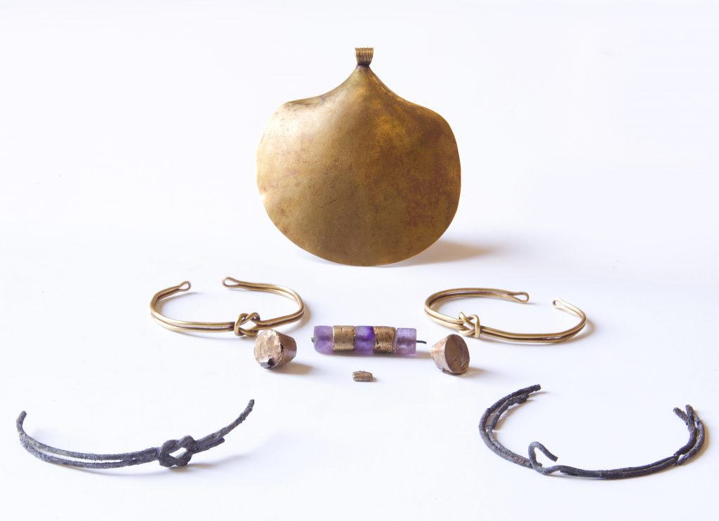 joyas de la Dama del Reino Medio halladas en el templo de Tutmosis III