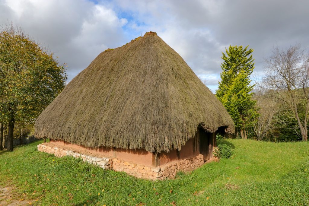 cabaña del poblado cántabro de Cabezón de la Sal