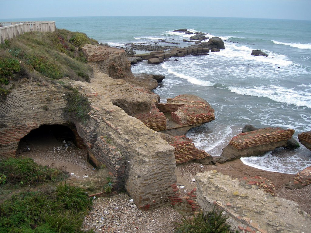 Vestigios del puerto romano de Anzio