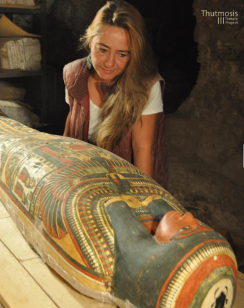 Myriam Seco y el cartonaje de Amonrenef