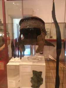 casco legionario romano en el Museo del Ejército Romano de Caerleon