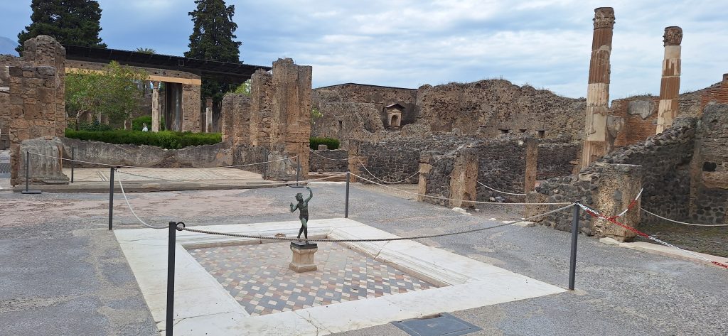 atrio de la casa del Fauno de Pompeya