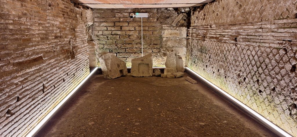 vestigios del teatro romano de Napoles