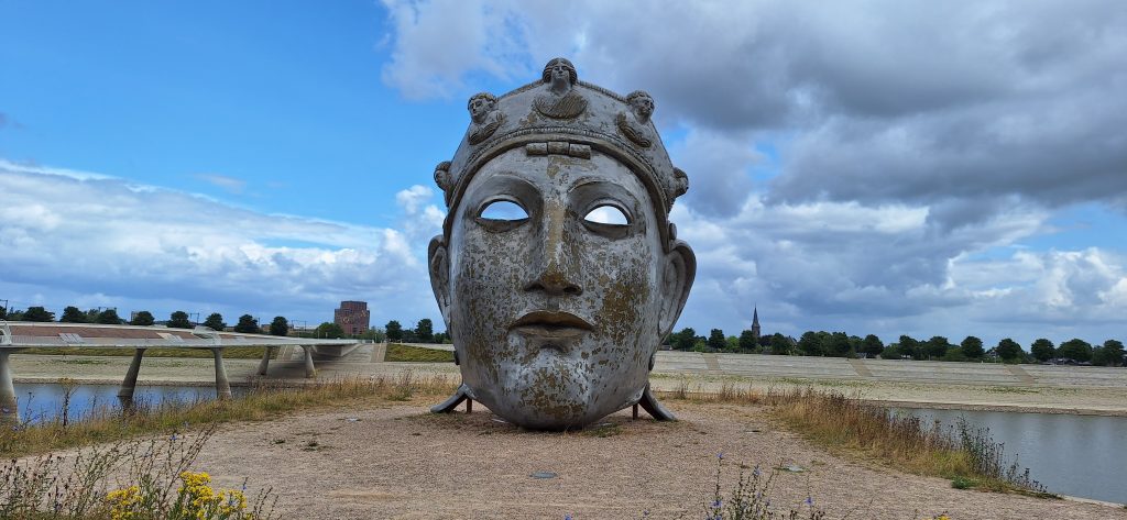 monumental escultura del Rostro de Nijmegen