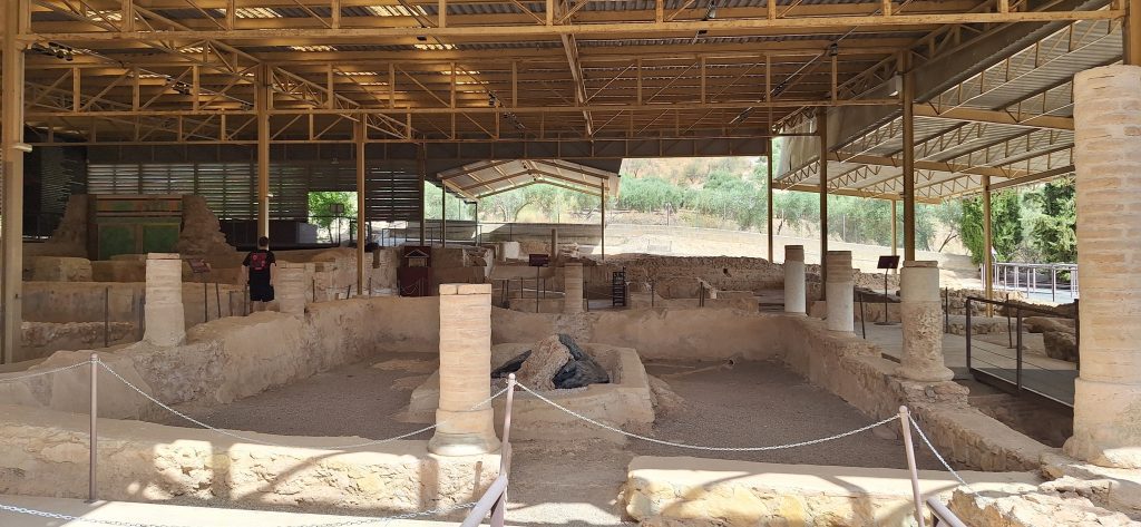 Peristilo de la villa romana El Ruedo en Almedinilla