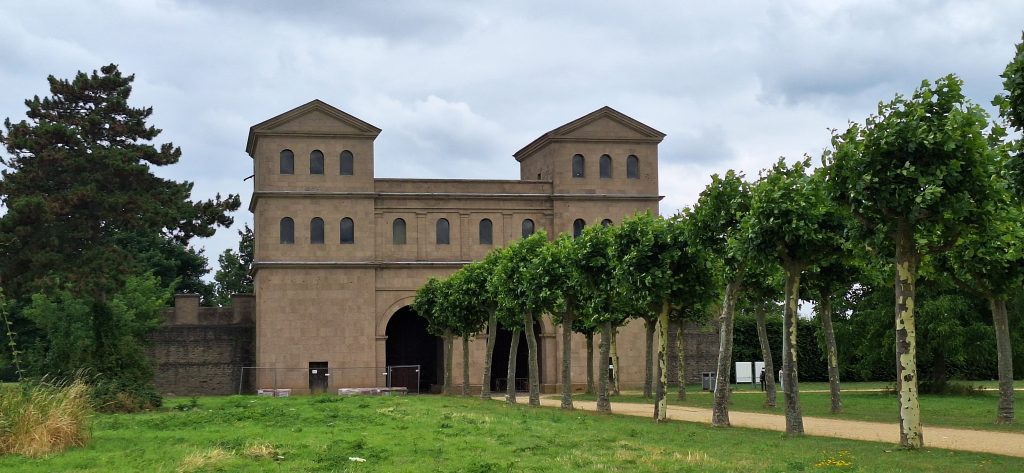 recreación de la puerta romana de Xanten