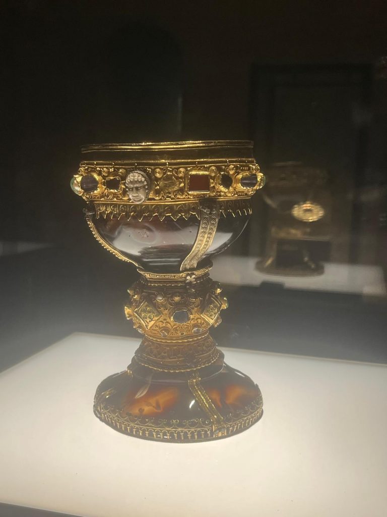 Caliz de Doña Urraca en el museo de San Isidoro en León
