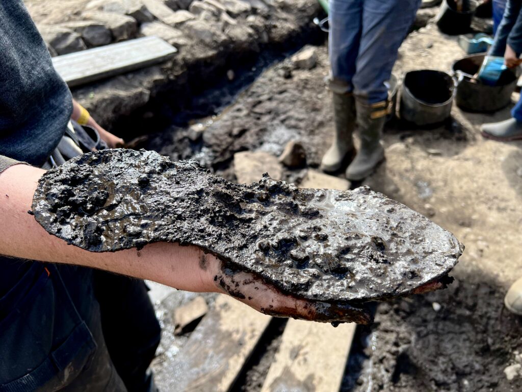 hallazgo de una sandalia romana en el fuerte de Carvoran