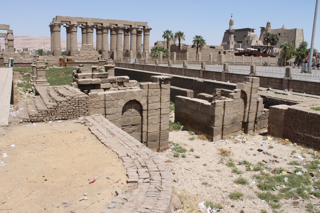 Puerta de acceso al fuerte romano - templo de Luxor