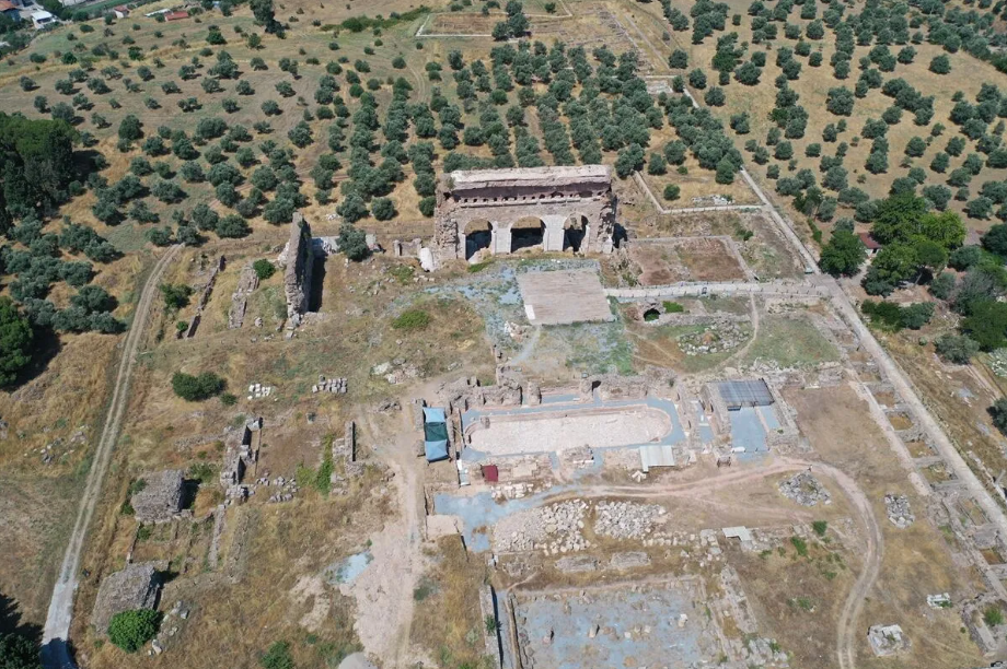 Vista panorámica del yacimiento arqueológico de Tralleis en Aydin