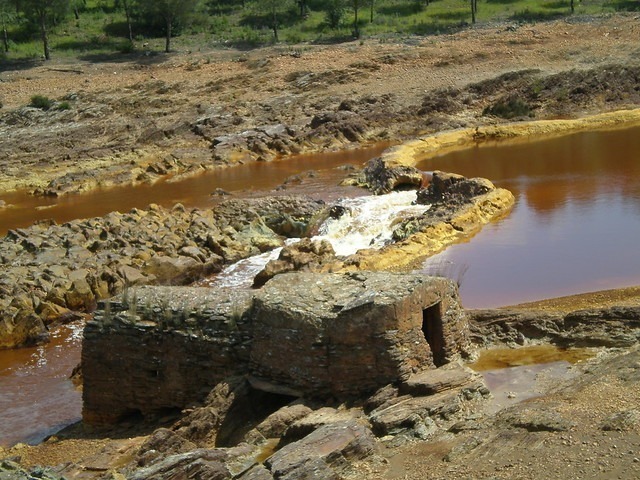 Azud y molino hidráulico sobre el río Tinto en La Palma del Condado