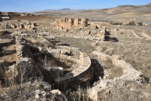 Khemissa. Vista del foro nuevo y las termas