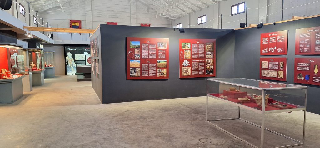 paneles explicativos del centro de interpretación de la villa romana de Noheda