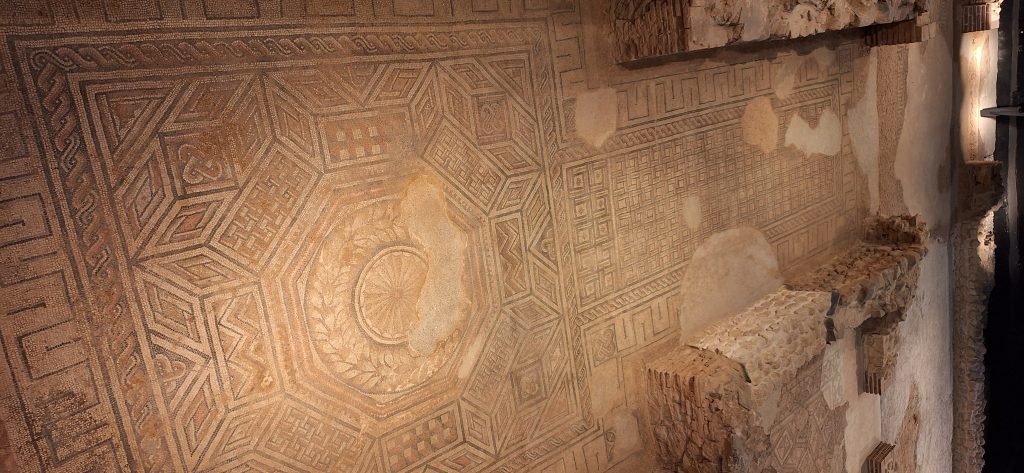 mosaicos del oecus de Villa Antiopa 