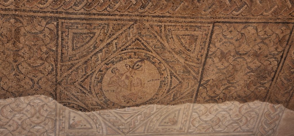 mosaico de satiro y Antiopa en la villa romana Antiopa