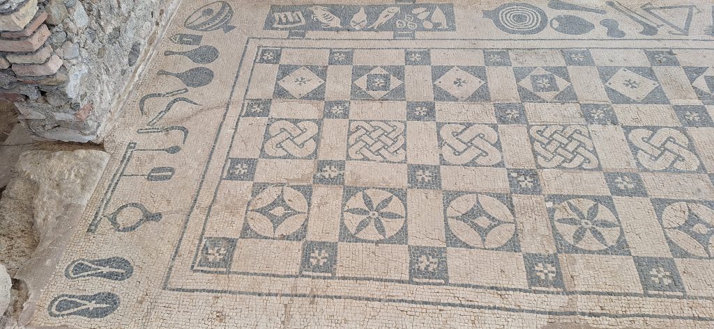 mosaicos de temática culinaria en la villa romana de Rio Verde en Marbella