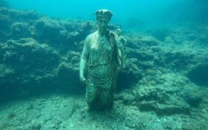 escultura sumergida en el Parque Arqueológico Submarino de Baia