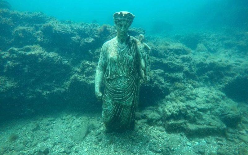 escultura sumergida en el Parque Arqueológico Submarino de Baia