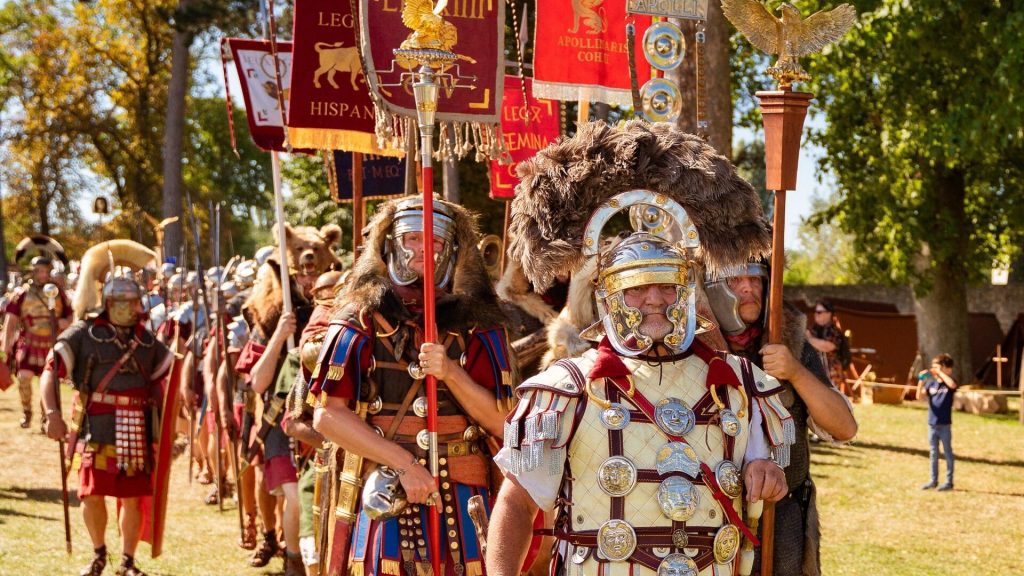 Recreación histórica de una legión romana en Carnuntum