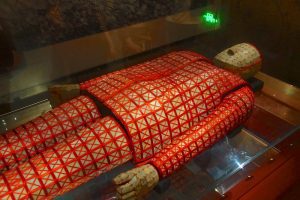 traje funerario de jade de la tumba de Zhao Mo
