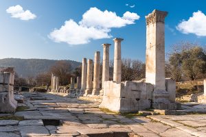 calle columnada de Stratonikeia
