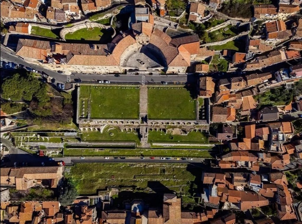 vista aérea del Santuario de Fortuna en Palestrina