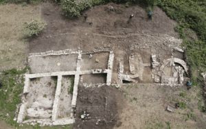yacimiento arqueológico en la Ruta de los Múrices en la isla de Ons