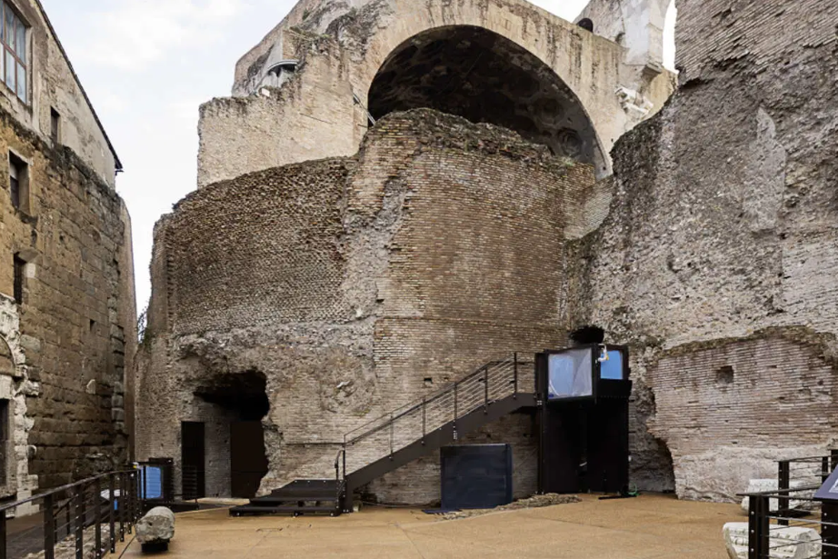 Basílica de Majencio y acceso a los Horrea Piperataria