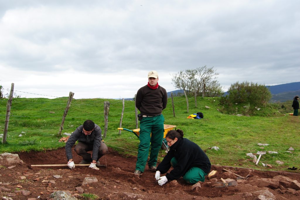 excavación arqueológica en Ornedo de Lino Mantecón