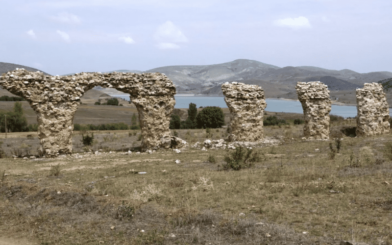 Limes romano en Turquía: acueducto de Satala