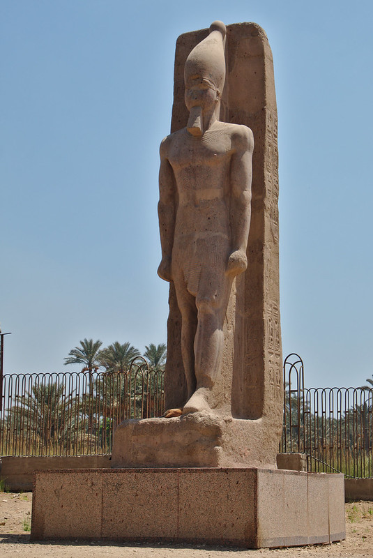 estatua de Ramses II en Menfis