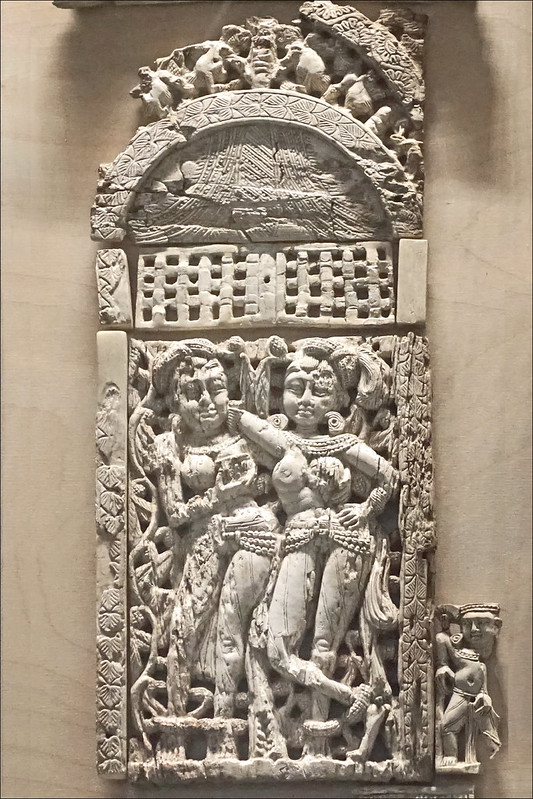marfil indio conocido como Deux figures féminines sous un portique en el museo Guimet