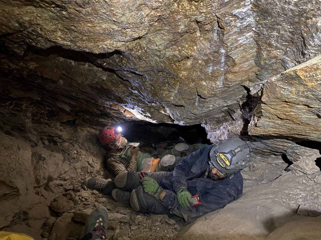 Trabajos arqueológicos en el interior de una mina de Smaragdos