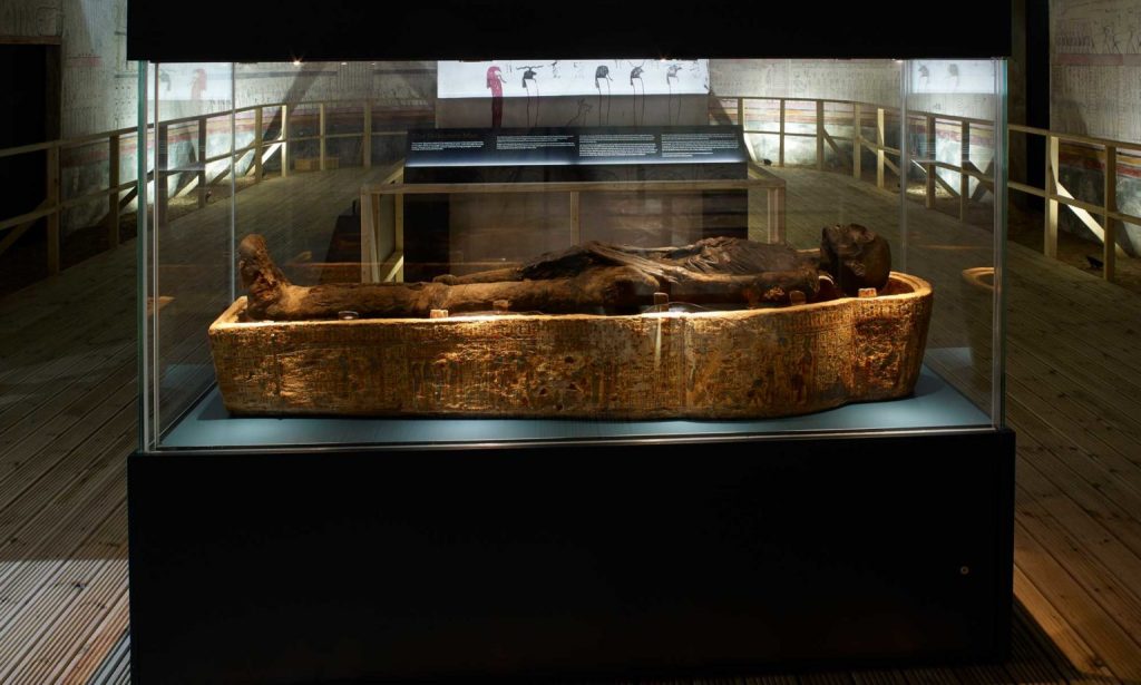 momia egipcia del Hombre desconocido en el Bolton Museum