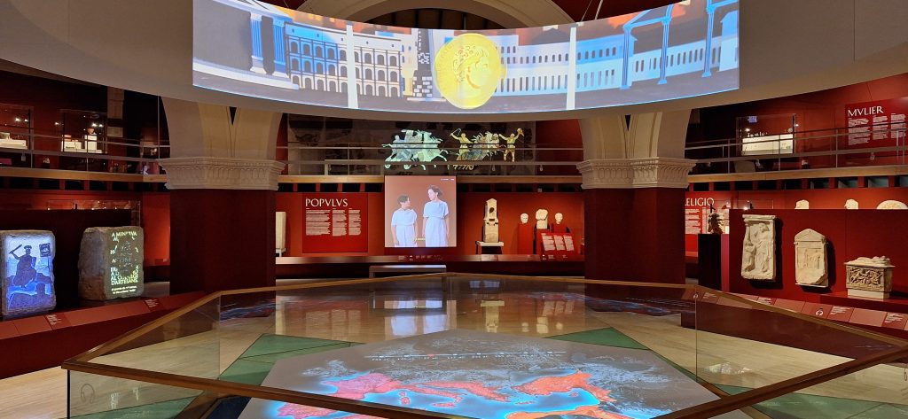 Video central con la historia de Roma de la exposición Imperivm en el MAC Barcelona