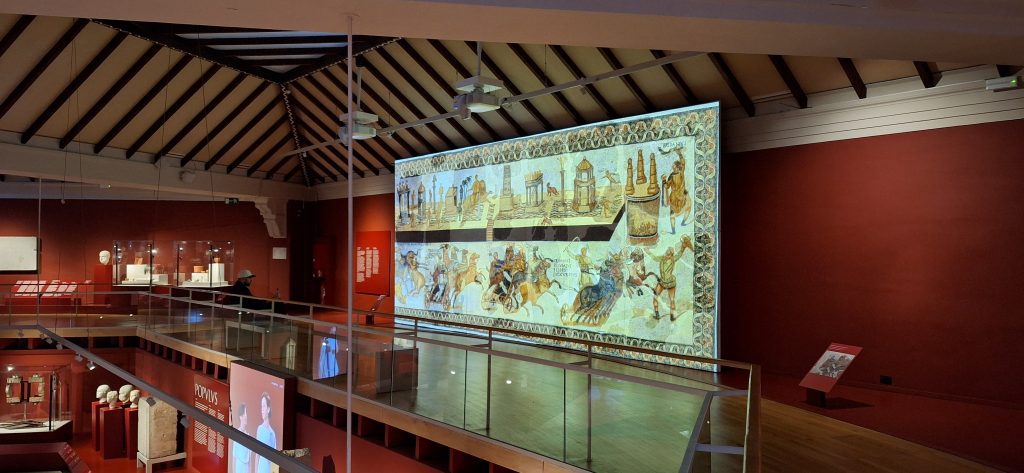 mosaico del Circo en el MAC Barcelona, exposición Imperivm