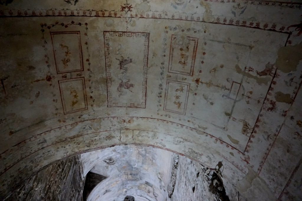 Criptopórtico decorado con pinturas murales de la Domus Aurea de Nerón en Roma