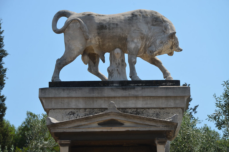 escultura del Toro de Dionisio de Kollytos en el Kerameikos de Atenas