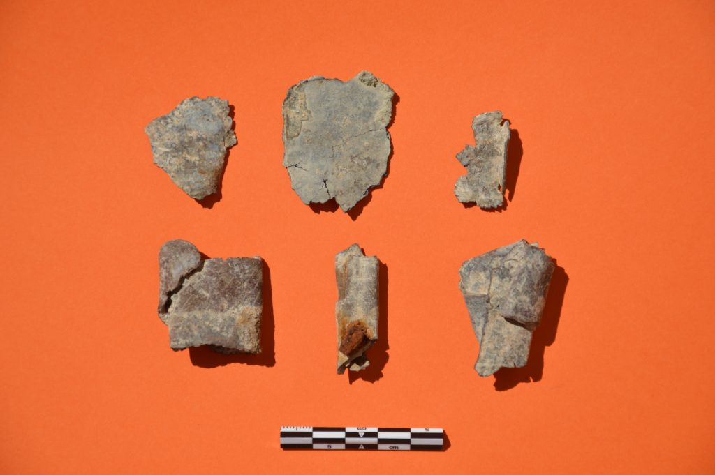 Tablillas de maldición procedentes del pozo B 34 en el complejo termal situado frente al Dípylon 