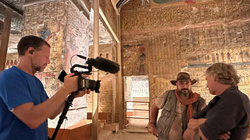 Tito Vivas y Jesus Calleja en Egipto en el programa Planeta Calleja