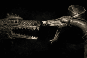 Carnyx de Tintignac enfrentado al Draco de Niederbieber