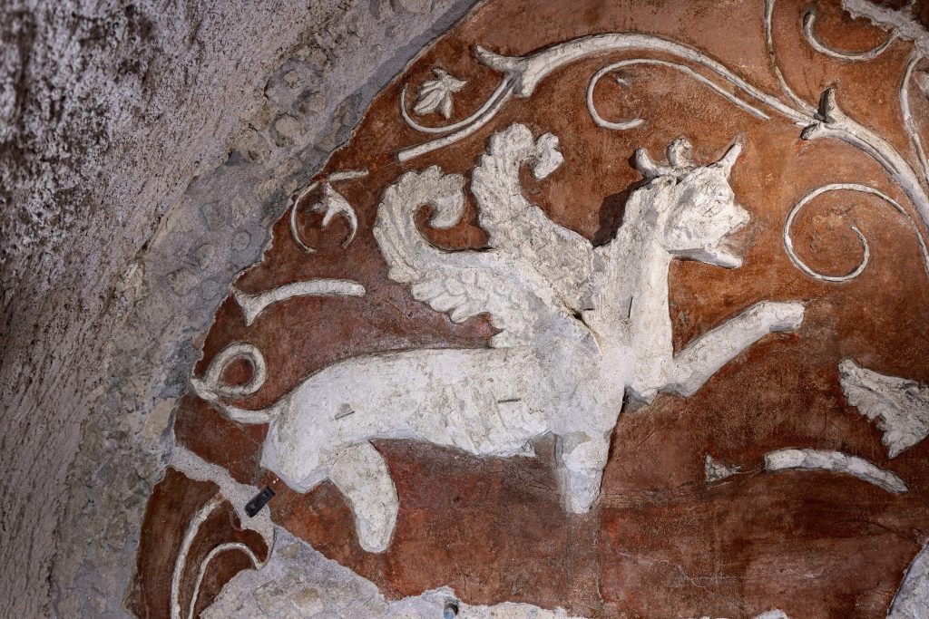 detalle de uno de los grifos en la Casa de los Grifos del Palatino, Roma