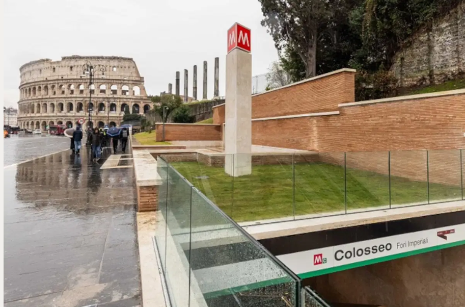 Estación de metro Colosseo-Fori Imperiali de Roma