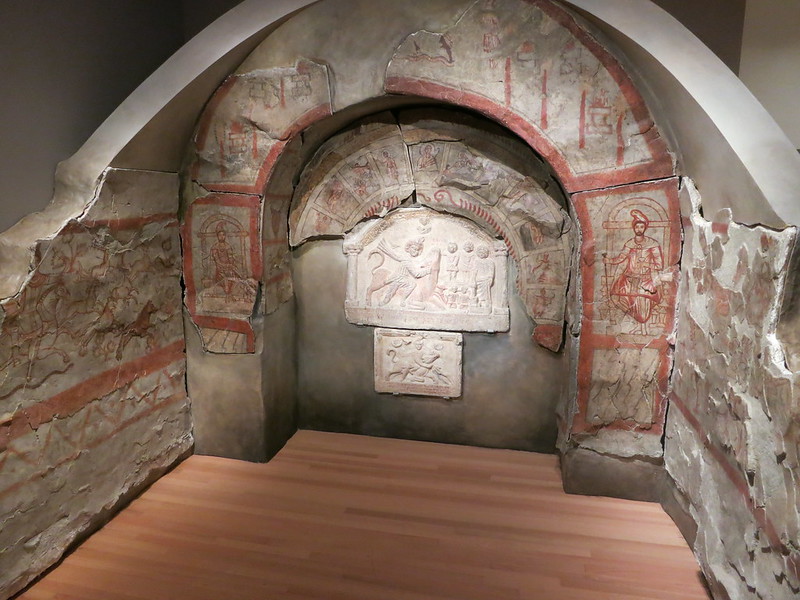restos del mitreo de Dura Europos que se conservan en la Universidad de Yale