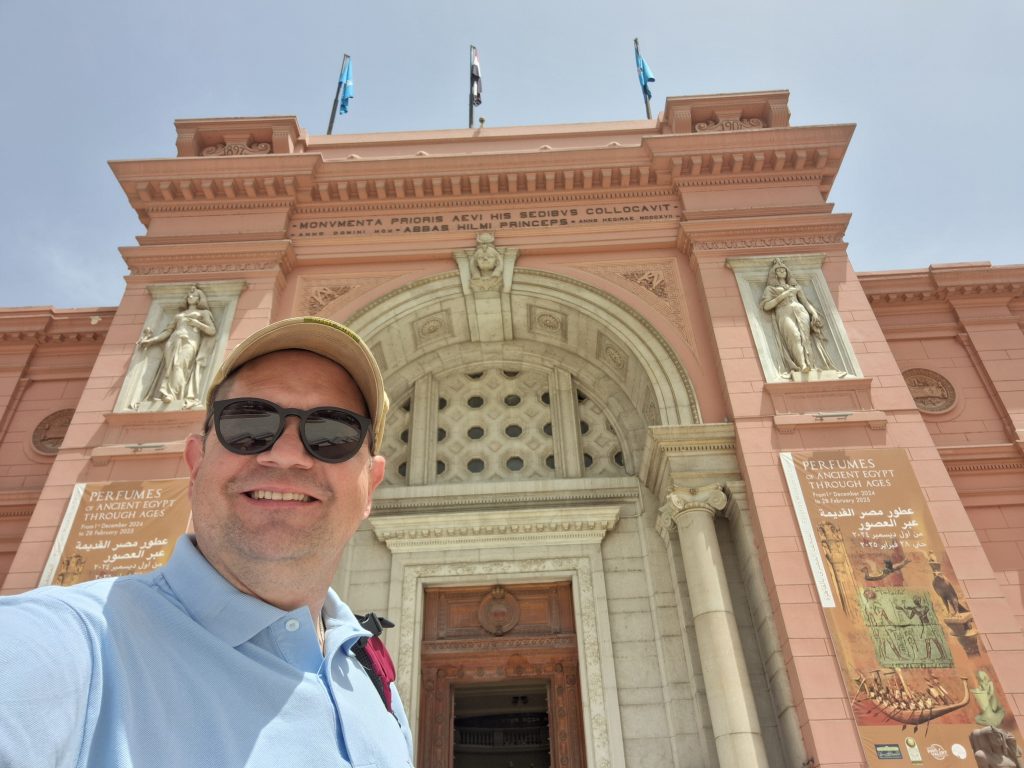 El divulgador Nacho Ares en el Museo Egipcio de El Cairo